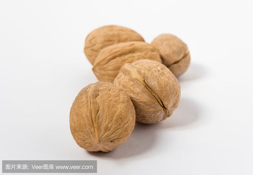 白色背景下的核桃魅力 干果銷售中的視覺營銷策略